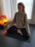 Earthing&reg; mat for meditation with cable