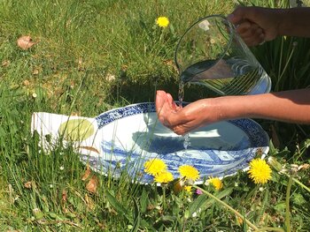 Handen wassen en tegelijkertijd aarden